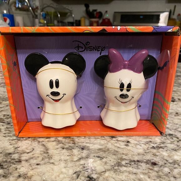 ✨NEW👻Disney Mickey and Minnie Mouse Halloween Ghost Salt Pepper Shakers🎃 - Picture 1 of 3